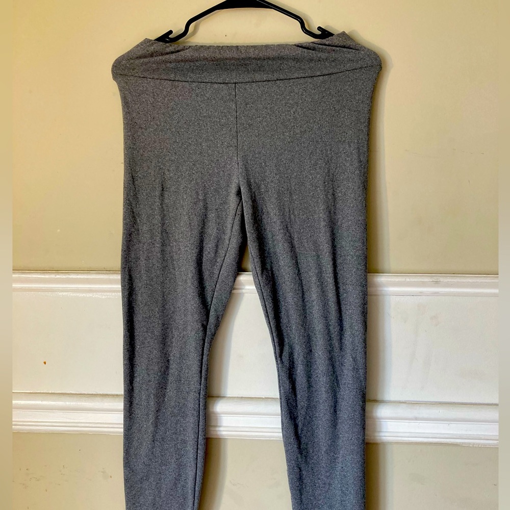 “EYE CANDY”(M) Women's Starfish Mid Rise Knit Leggings